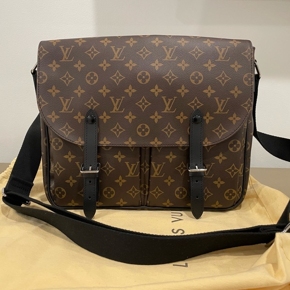 Louis Vuitton Handbags - Louis Vuitton messenger bag
